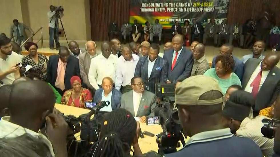 Zimbabwe : Robert Mugabe lâché par son parti Zimbabwe : Robert Mugabe lâché par son parti