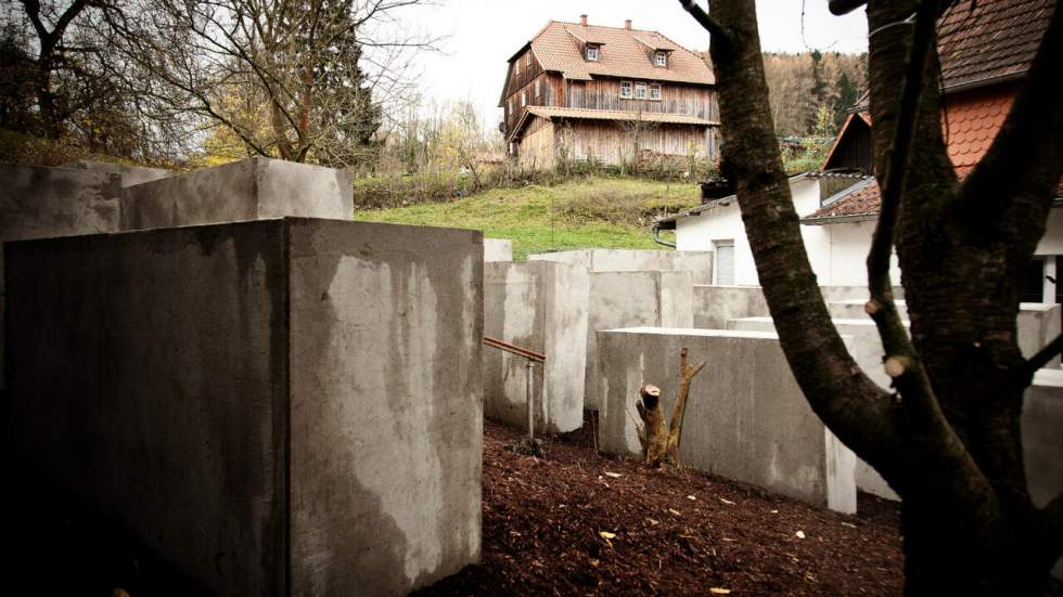 Des activistes allemands ont construit un mémorial de la Shoah sous les fenêtres d’un élu identitaire