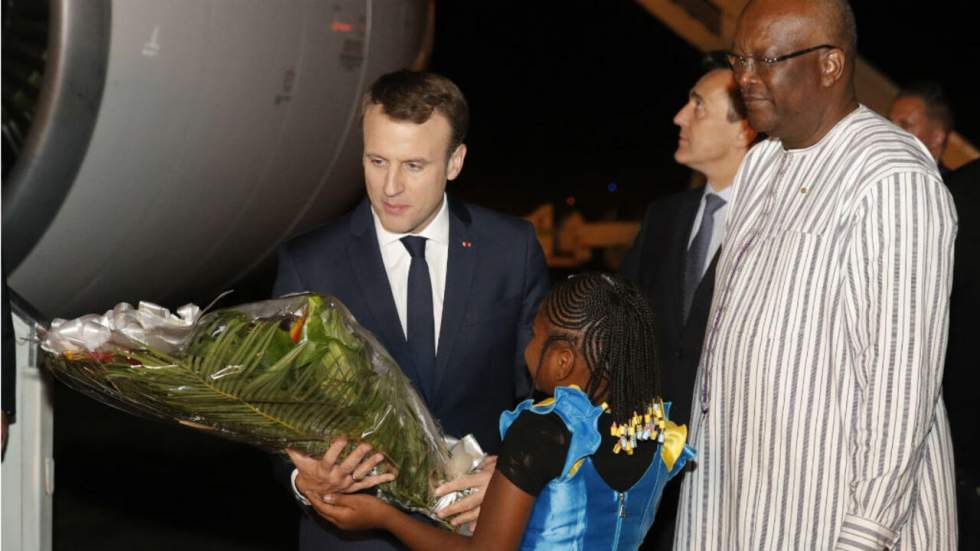 En visite en Afrique de l'Ouest, Emmanuel Macron veut rompre avec ses prédécesseurs