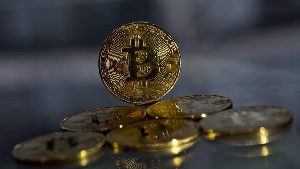 Le bitcoin approche le cap symbolique des 10 000 dollars