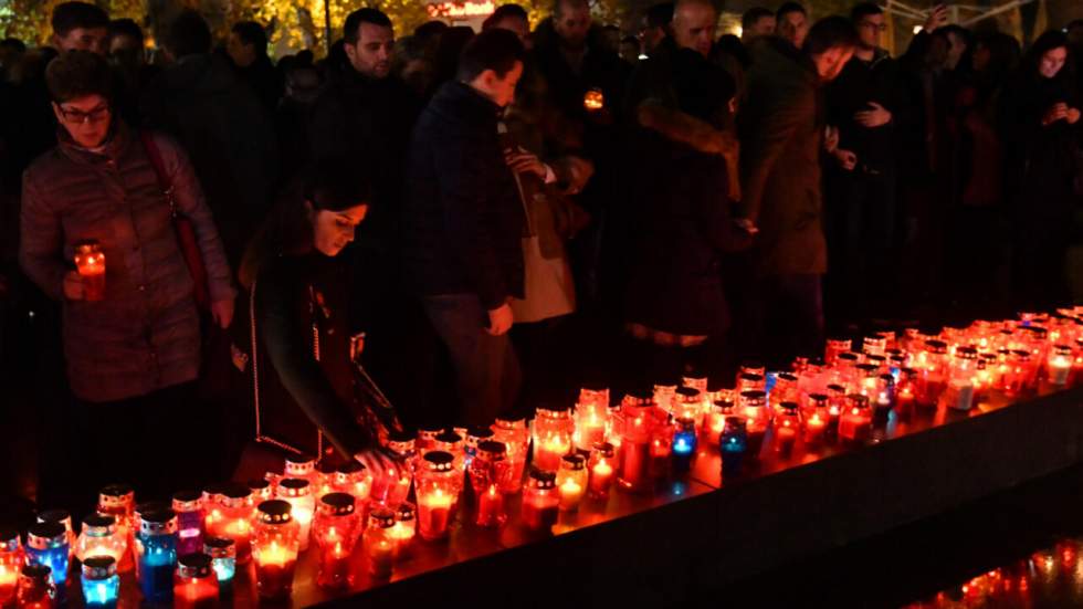 L'hommage des Croates de Mostar au "héros" Praljak après son suicide à La Haye L'hommage des Croates de Mostar au "héros" Praljak après son suicide à La Haye