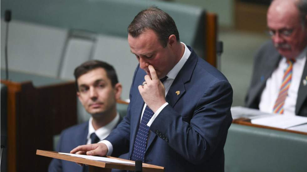 En plein débat sur le mariage pour tous, un parlementaire australien fait sa demande à son compagnon En plein débat sur le mariage pour tous, un parlementaire australien fait sa demande à son compagnon