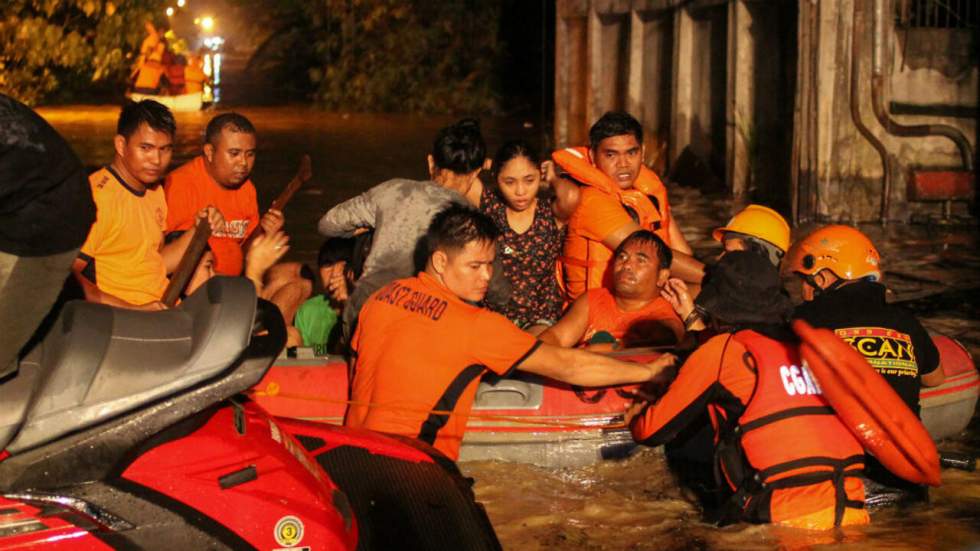 Plus de 200 morts et 70 000 déplacés après une tempête aux Philippines