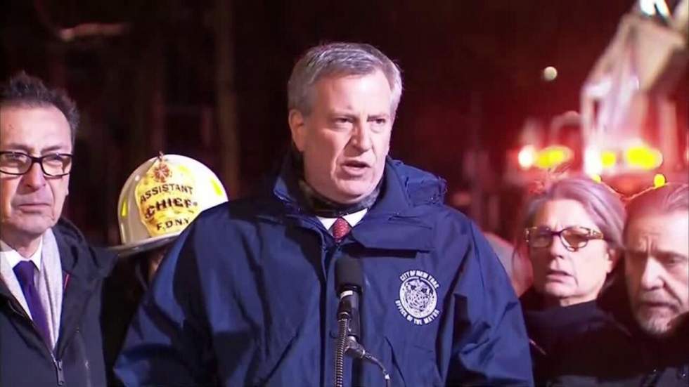 Douze morts dans le pire incendie à New York depuis des décennies