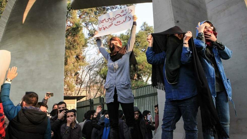 Manifestations en Iran : plusieurs personnes tuées, malgré l'appel au calme de Rohani Manifestations en Iran : plusieurs personnes tuées, malgré l'appel au calme de Rohani