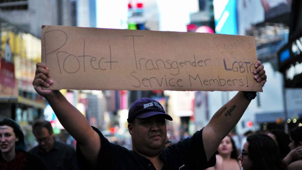 Malgré l'opposition de Trump, les transgenres peuvent s'enrôler dans l'armée américaine Malgré l'opposition de Trump, les transgenres peuvent s'enrôler dans l'armée américaine