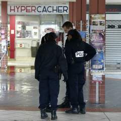 France : une épicerie casher, déjà ciblée par des tags antisémites, incendiée à Créteil France : une épicerie casher, déjà ciblée par des tags antisémites, incendiée à Créteil