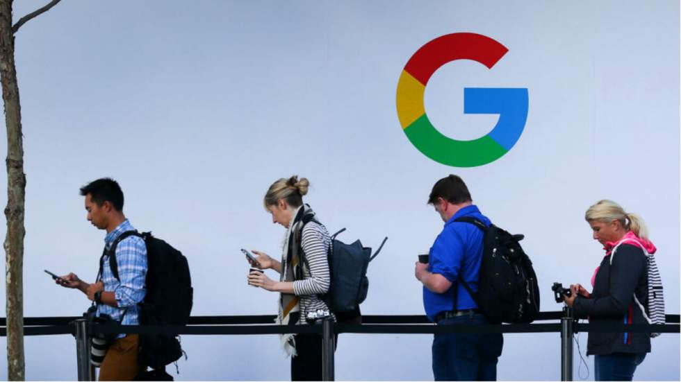Il est Blanc, "néocon" et accuse Google de discrimination