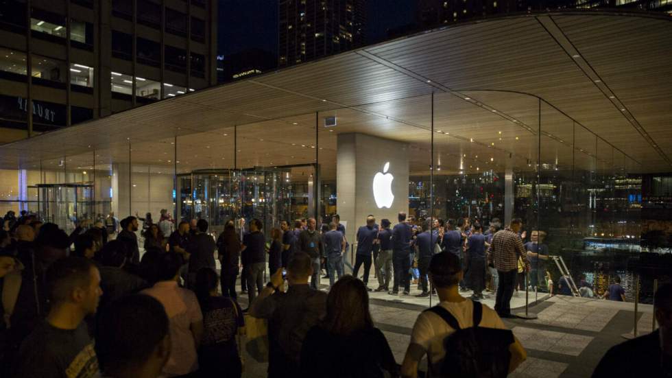 Il y a foule dans les Apple Store américains pour remplacer les batteries d'iPhone