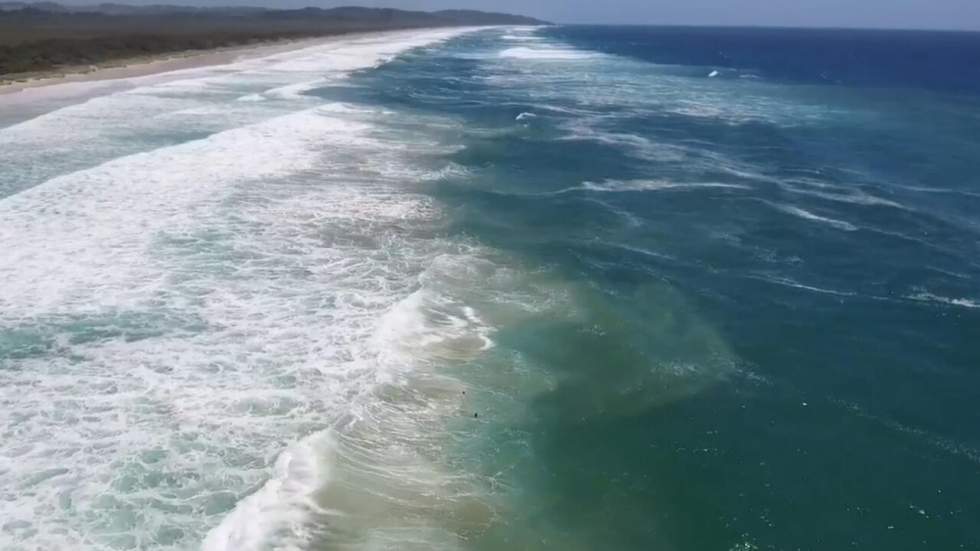 Un drone a sauvé deux nageurs de la noyade en Australie en leur jetant une bouée Un drone a sauvé deux nageurs de la noyade en Australie en leur jetant une bouée