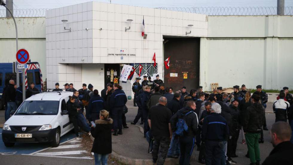 Prisons : les syndicats rejettent le projet d'accord et appellent au blocage lundi