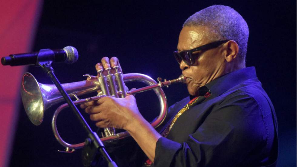 Le légendaire trompettiste sud-africain Hugh Masekela s'est éteint