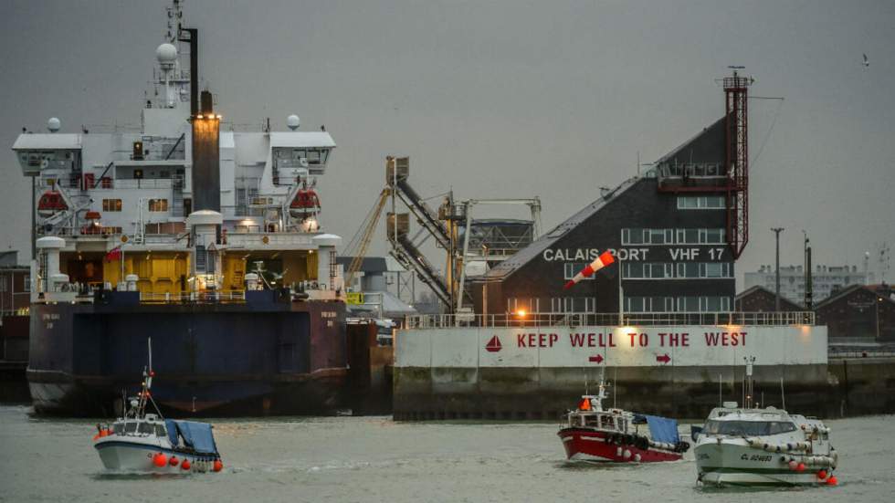 Opération blocage dans le port de Calais pour protester contre la pêche électrique