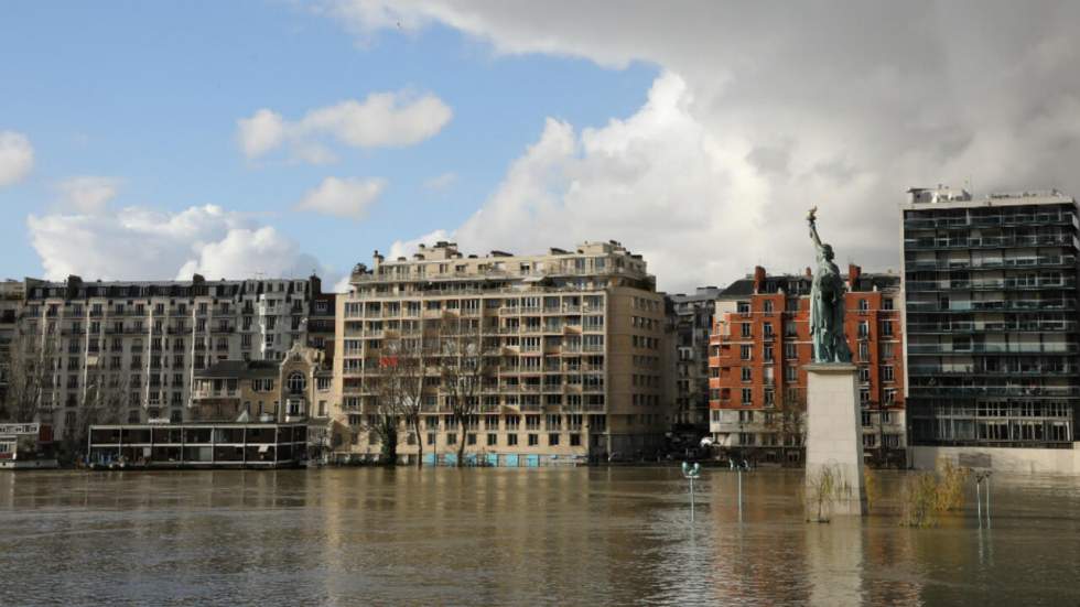 La Seine continue de monter mais le pic de crue devrait être moins élevé que prévu à Paris