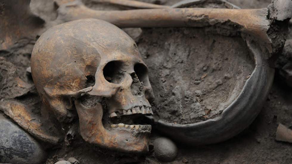 Dans une sépulture ancienne découverte au Mexique, les corps sont entremêlés dans une position circulaire étrange Dans une sépulture ancienne découverte au Mexique, les corps sont entremêlés dans une position circulaire étrange