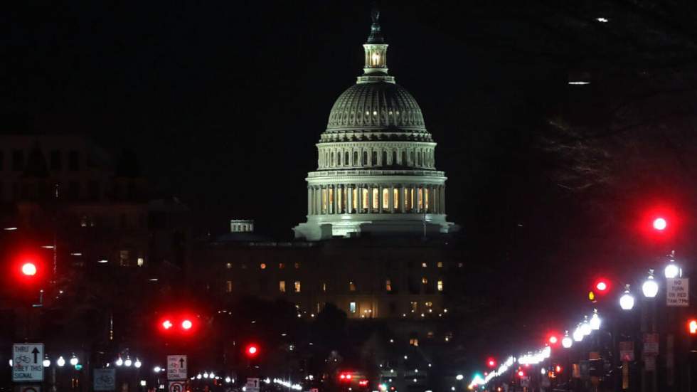 États-Unis : le Congrès adopte enfin l'accord budgétaire, la fin du "shutdown" est proche