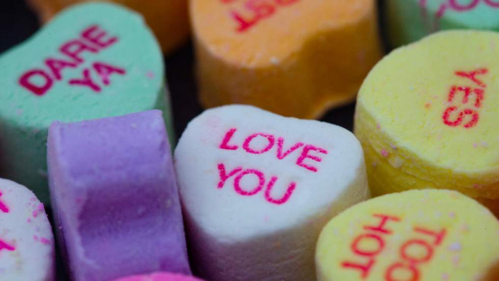 Une intelligence artificielle rédige des mots d'amour sur des bonbons (mais ce n'est pas encore ça)