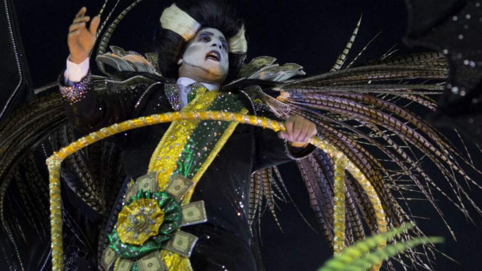 Le carnaval de Rio couronne un défilé dénonçant la corruption et les injustices