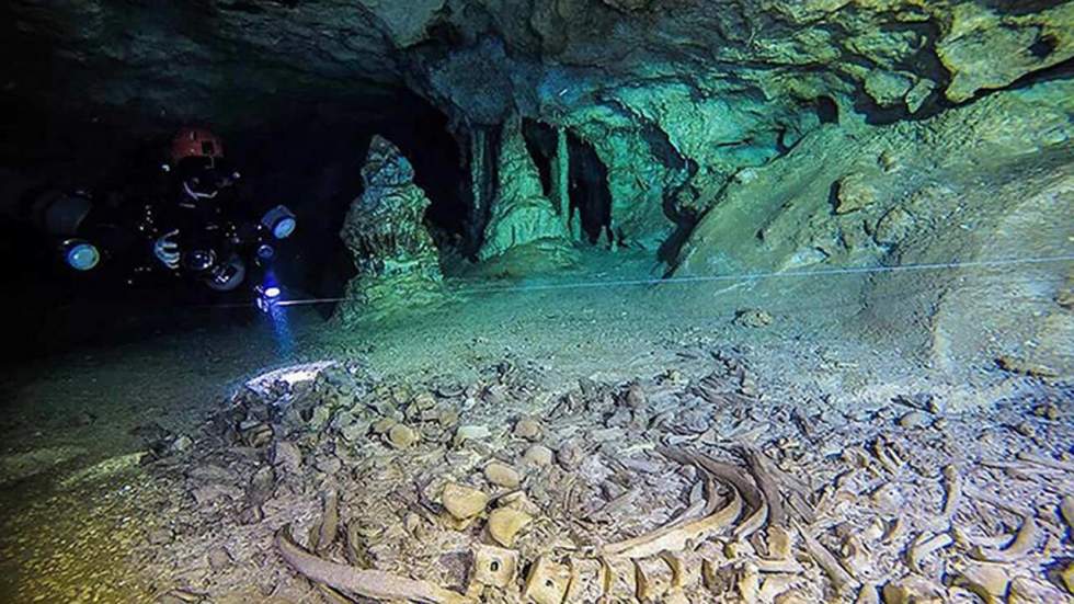 Des vestiges mayas ont été découverts au Mexique dans une gigantesque grotte sous-marine Des vestiges mayas ont été découverts au Mexique dans une gigantesque grotte sous-marine