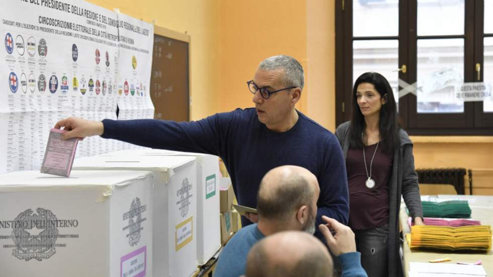 Les Italiens votent après une campagne aux accents populistes Les Italiens votent après une campagne aux accents populistes