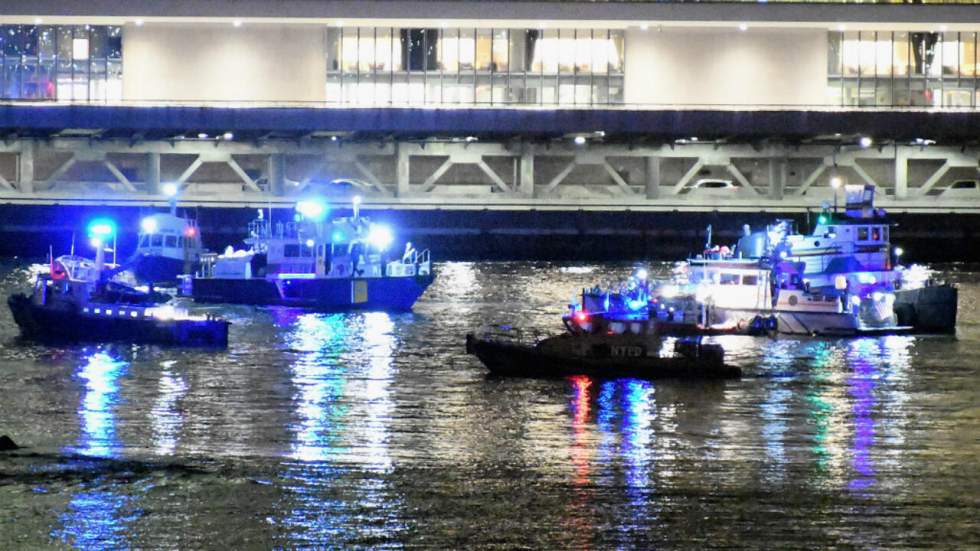 États-Unis : crash mortel d'un hélicoptère dans l'East River, à New York États-Unis : crash mortel d'un hélicoptère dans l'East River, à New York