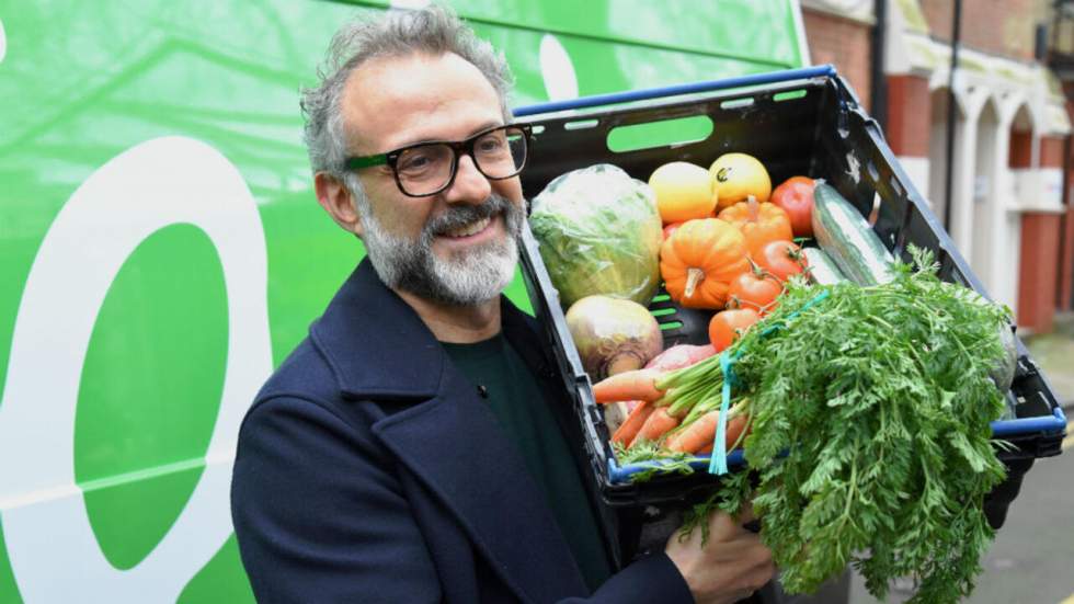 À Paris, le chef trois étoiles Massimo Bottura se met au service des plus démunis