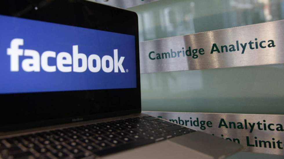 Données personnelles et Facebook : perquisition au siège de Cambridge Analytica à Londres