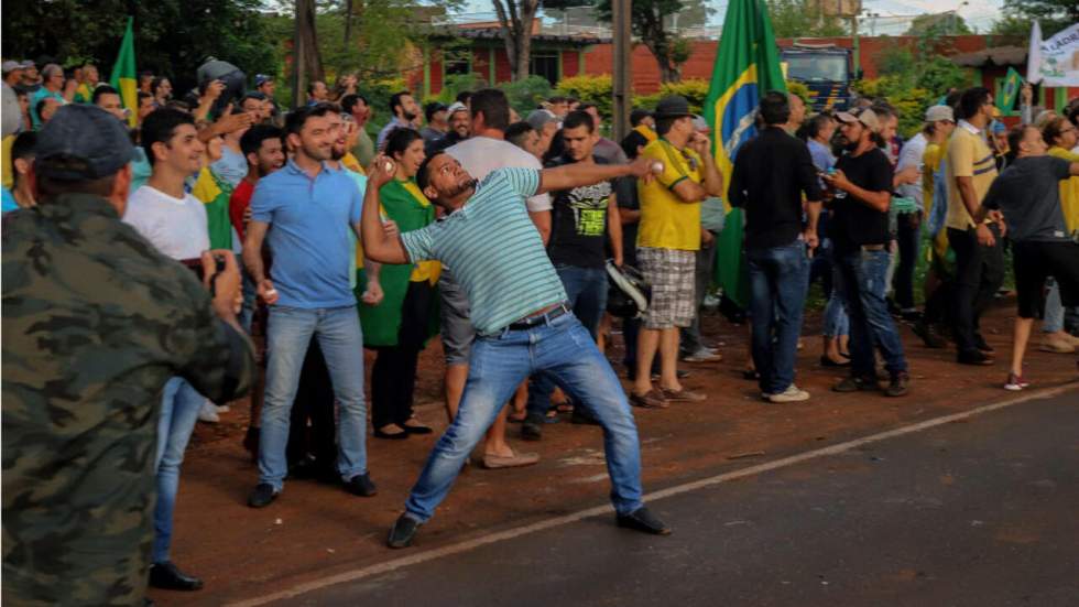 Brésil : la caravane électorale de Lula touchée par des tirs, pas de blessés