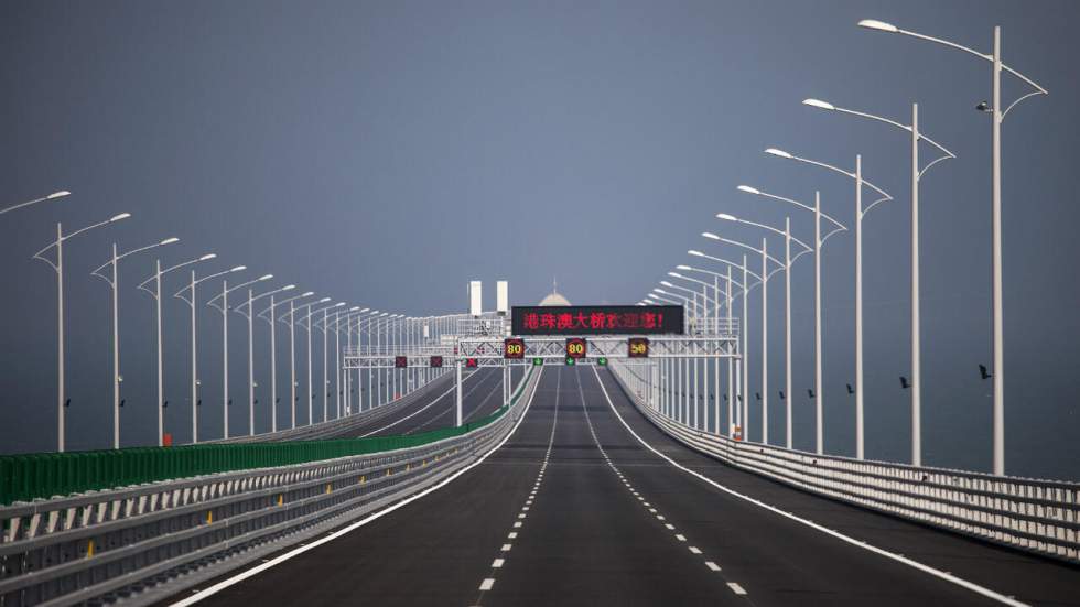 En Chine, la construction du plus grand pont du monde a nécessité une quantité d'acier équivalente à 60 tours Eiffel En Chine, la construction du plus grand pont du monde a nécessité une quantité d'acier équivalente à 60 tours Eiffel