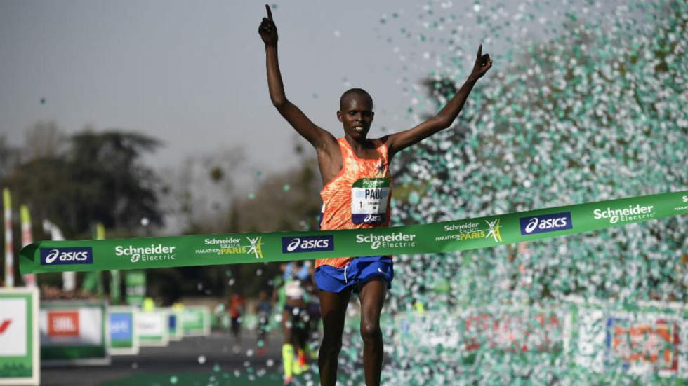 Marathon de Paris : doublé pour le Kenya avec les victoires de Paul Lonyangata et Betsy Saina