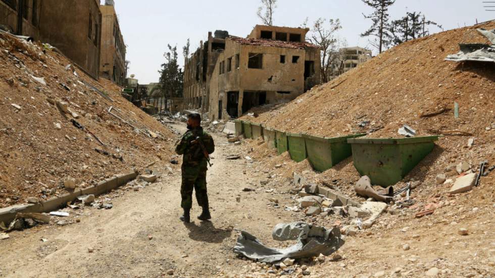 Douma toujours fermée aux inspecteurs de l'OIAC, le régime reprend des localités près de Damas Douma toujours fermée aux inspecteurs de l'OIAC, le régime reprend des localités près de Damas