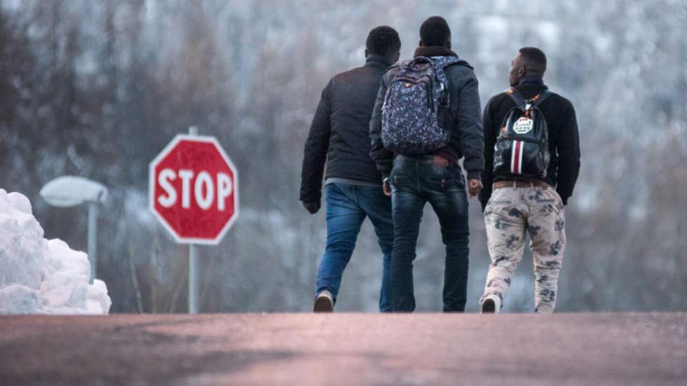 Des militants d'extrême droite bloquent un col des Alpes, lieu de passage des migrants