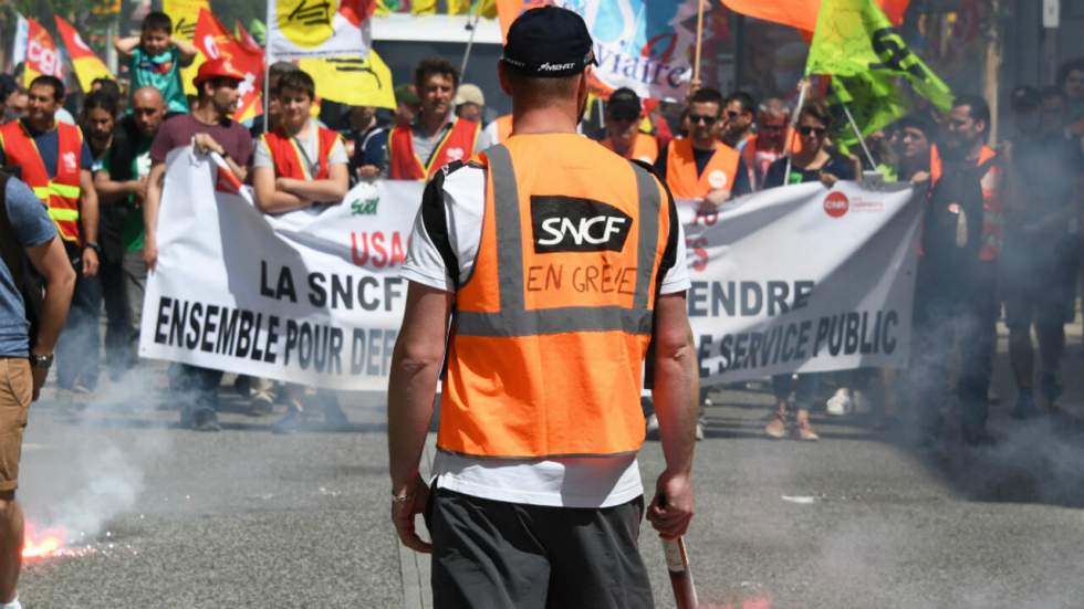 La pression monte au deuxième jour de grève simultanée à Air France et à la SNCF