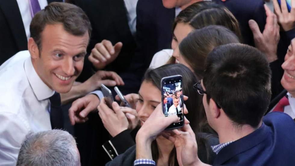 Face aux étudiants de Washington, Emmanuel Macron en opération séduction