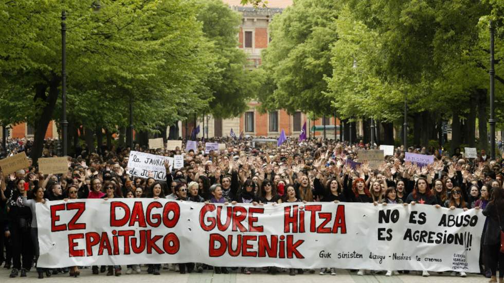 Espagne : la protestation enfle contre le jugement disculpant la "meute" de viol