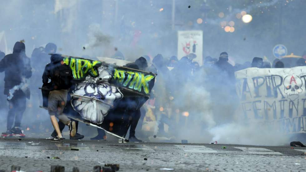 Défilés du 1er-Mai : des black blocs font dérailler la manifestation à Paris