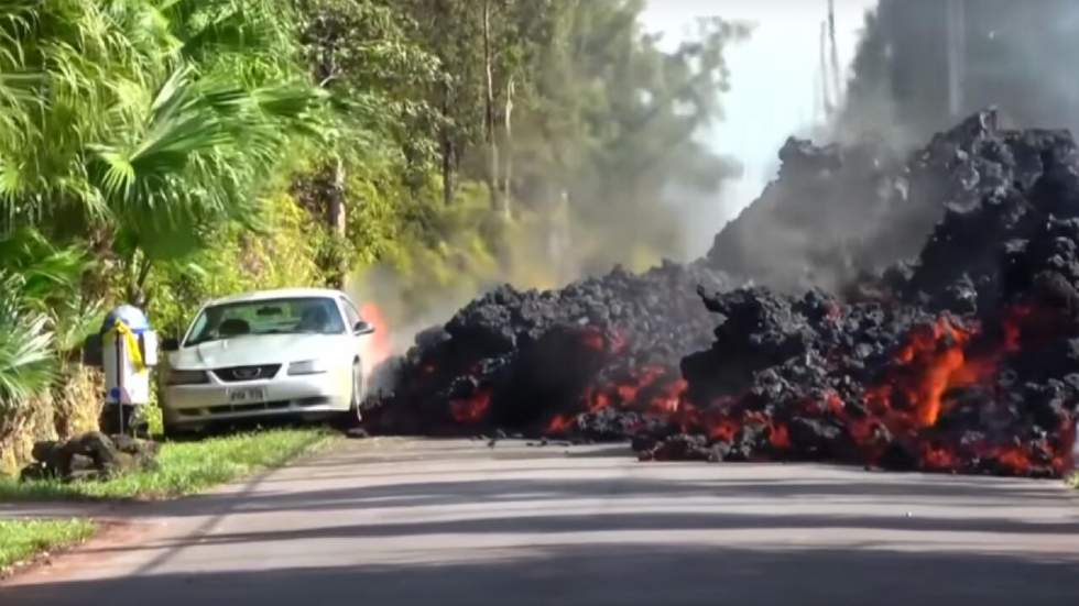 Voiture carbonisée à Hawaï : et si balancer nos déchets dans la lave était une bonne idée ?