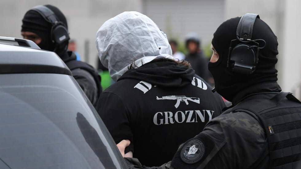 Attaque au couteau à Paris : gardes à vue prolongées pour trois proches de l'assaillant