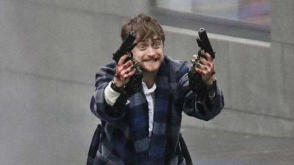 Daniel Radcliffe + deux pistolets + un slip = le mème qui manquait à Internet