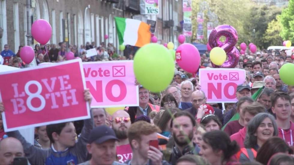 Référendum sur l'avortement : l'Irlande divisée Référendum sur l'avortement : l'Irlande divisée