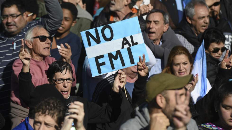 En Argentine, des milliers de manifestants protestent contre le FMI