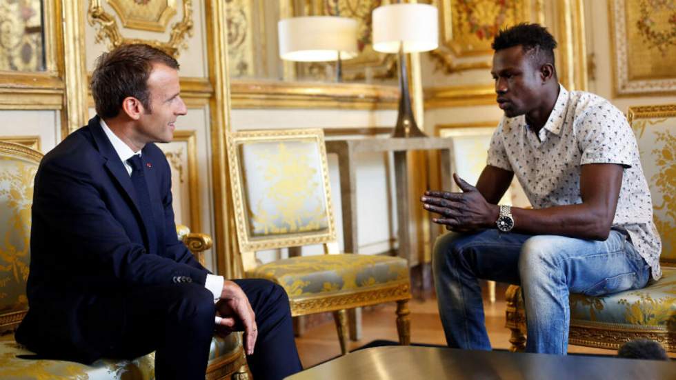 Mamoudou Gassama, le Malien ayant sauvé un enfant à Paris, va être régularisé Mamoudou Gassama, le Malien ayant sauvé un enfant à Paris, va être régularisé