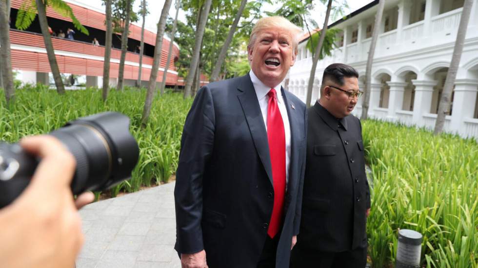 Donald Trump aux photographes et devant Kim Jong-un : "Donc on a l'air sympas, beaux et sveltes ?"