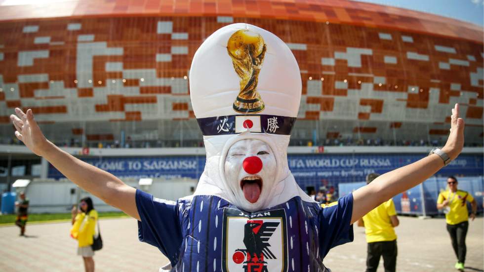 Champions de la propreté, les supporters japonais et sénégalais nettoient les stades après les matchs