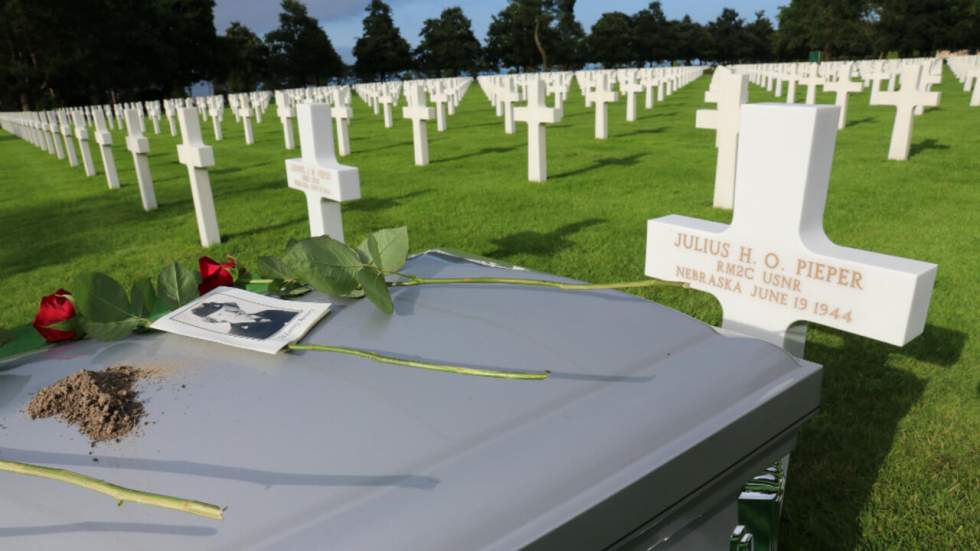 Au cimetière américain de Colleville, des jumeaux enfin réunis, 74 ans après la guerre