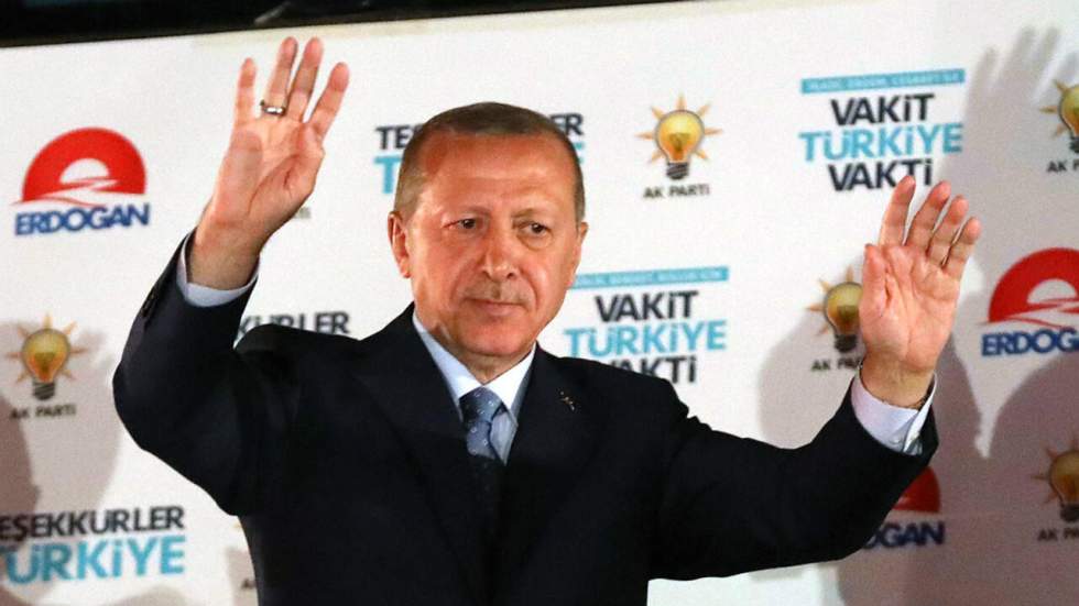 La victoire d'Erdogan "prouve la droitisation complète de la Turquie"