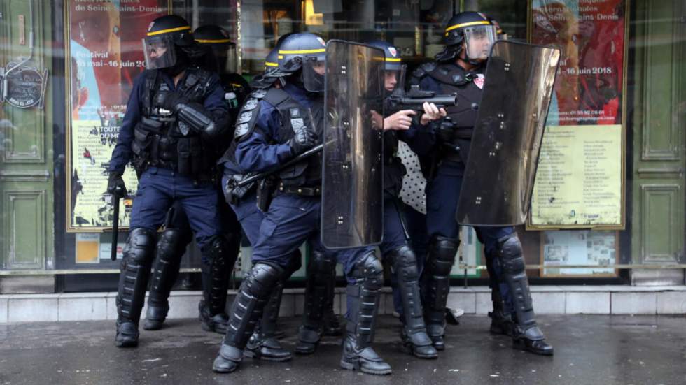 En France, des forces de l’ordre "au bord de la rupture"