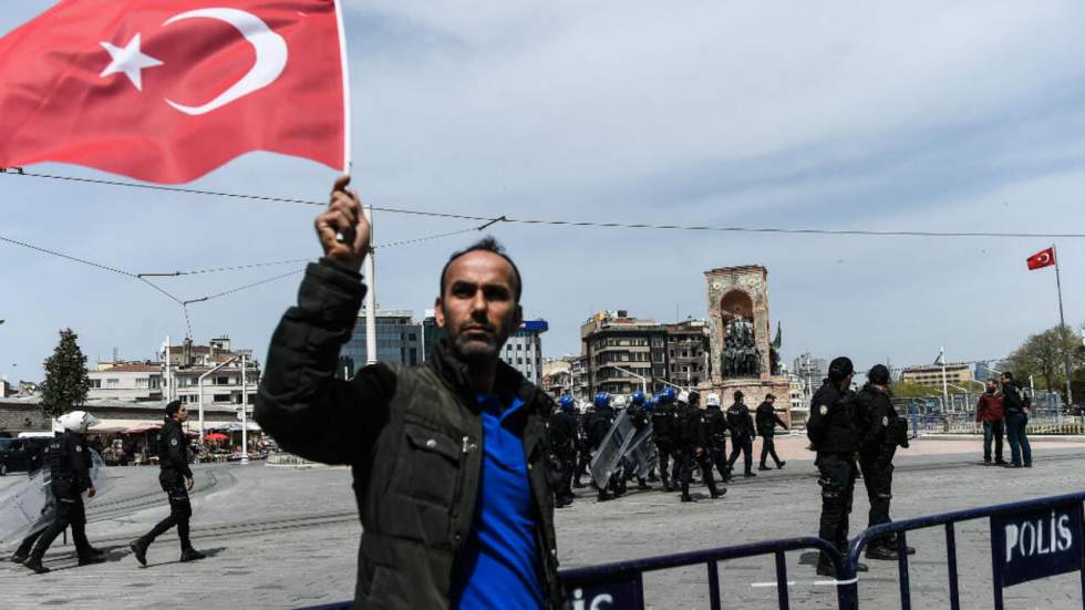 Turquie : plus de 18 000 fonctionnaires limogés