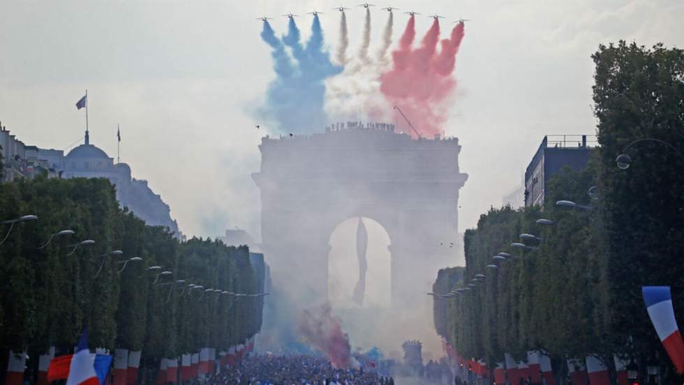 Des Champs-Élysées à l'Élysée, les Bleus champions du monde portés en triomphe