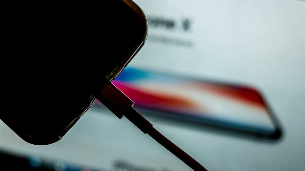 Apple a déposé un brevet pour recharger un iPhone... grâce à un autre iPhone